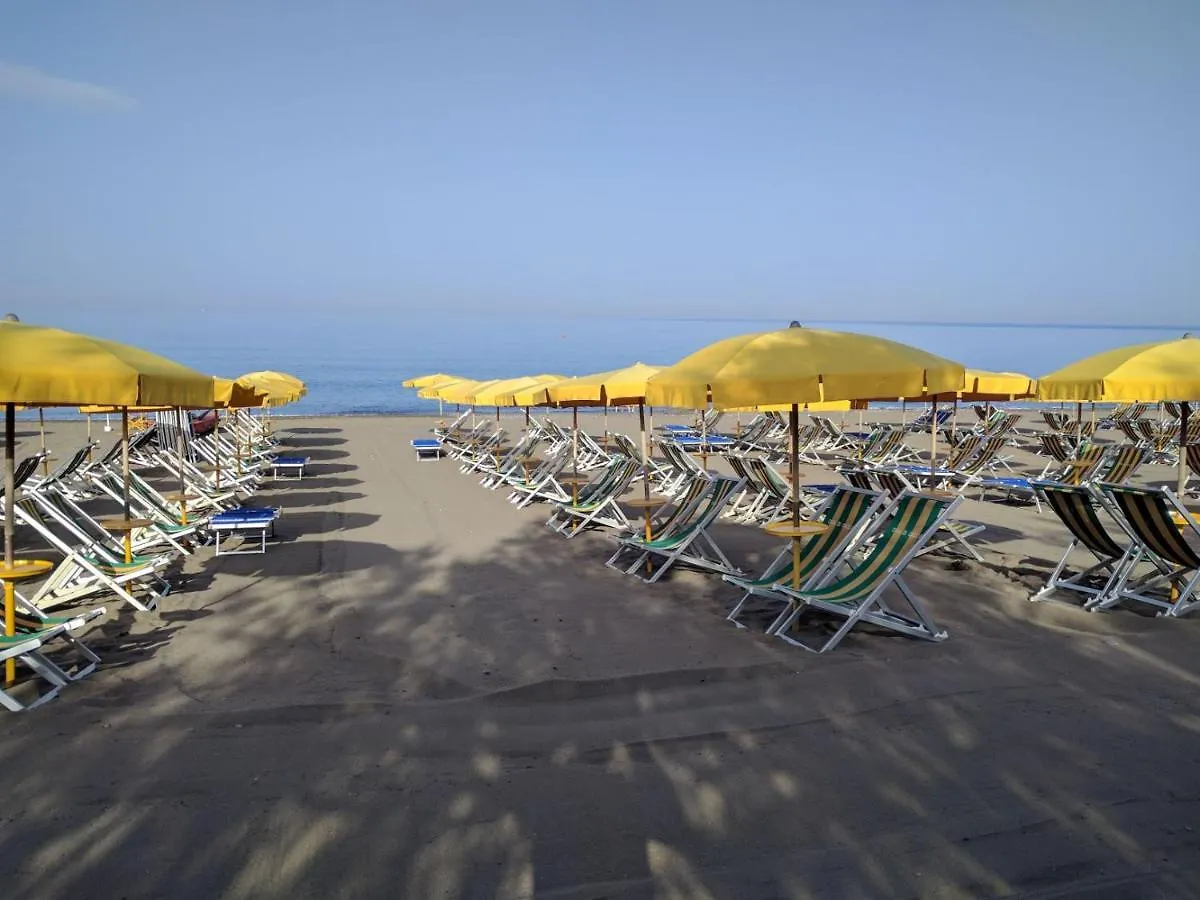Aparthotel Residence Le Rose Marina Di Bibbona