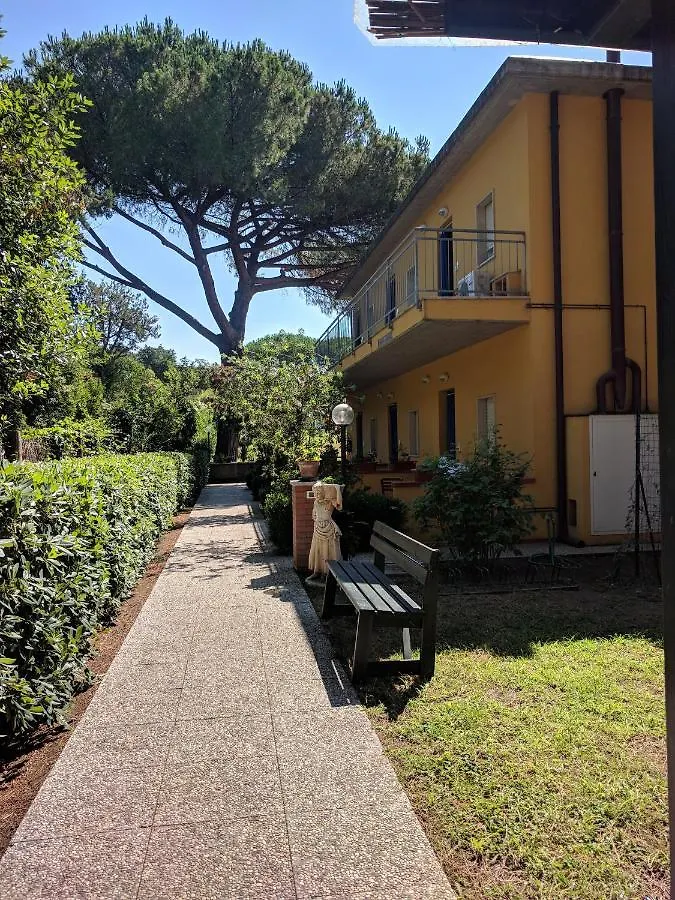 Residence Le Rose Marina Di Bibbona 2*,